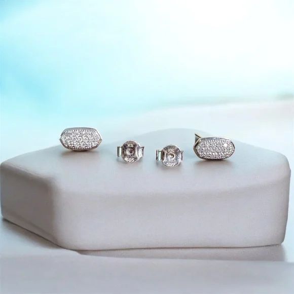 Kendra Scott 14k white gold diamond Amelee stud earrings - Picture 1 of 13